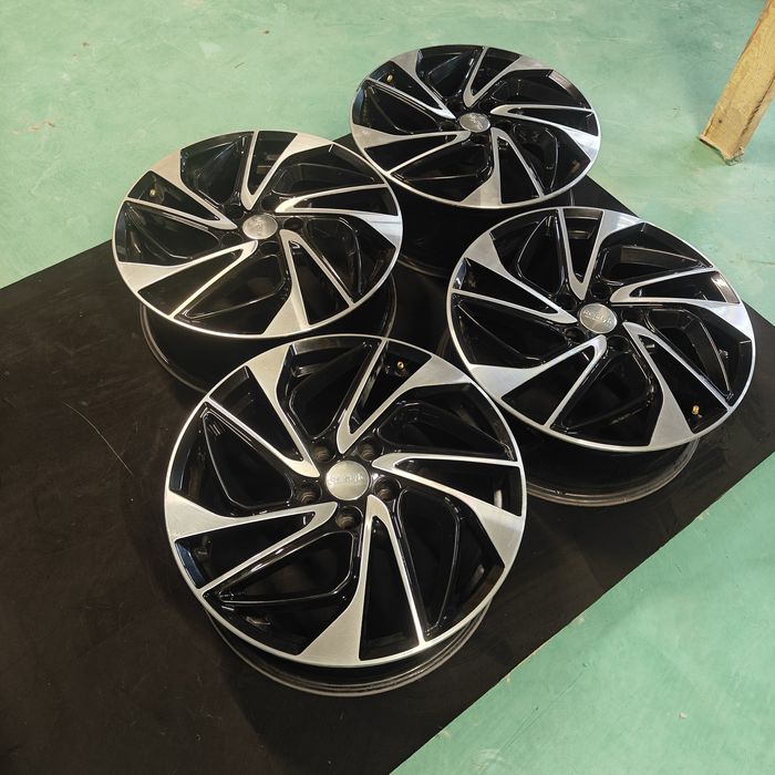 R18 PCD 5 *114,3 Комплект  легкосплавных дисков