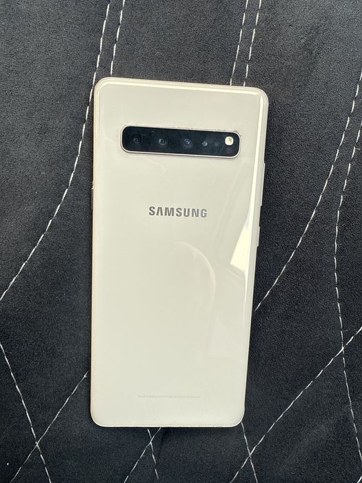 Samsung s10 телефон