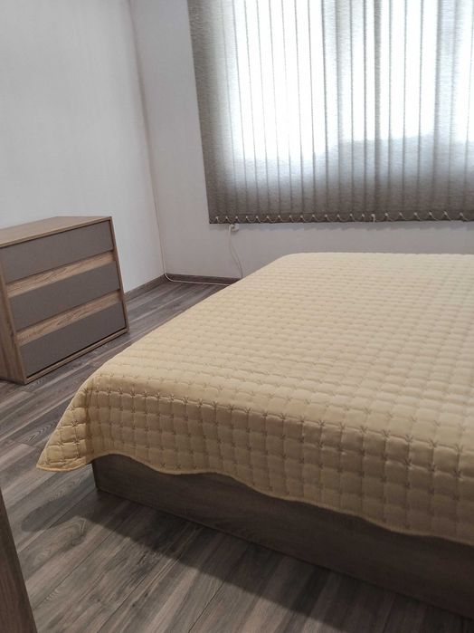 Тристаен апартамент с безплатни парко места за нощувки и краткосрочно