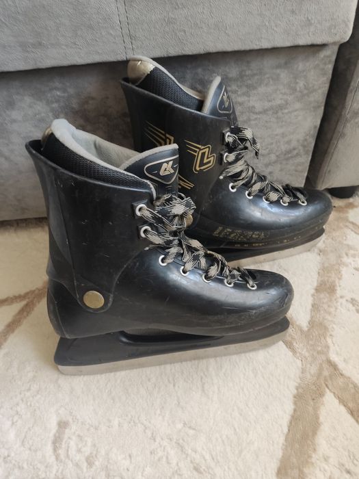 Продам коньки большого размера.