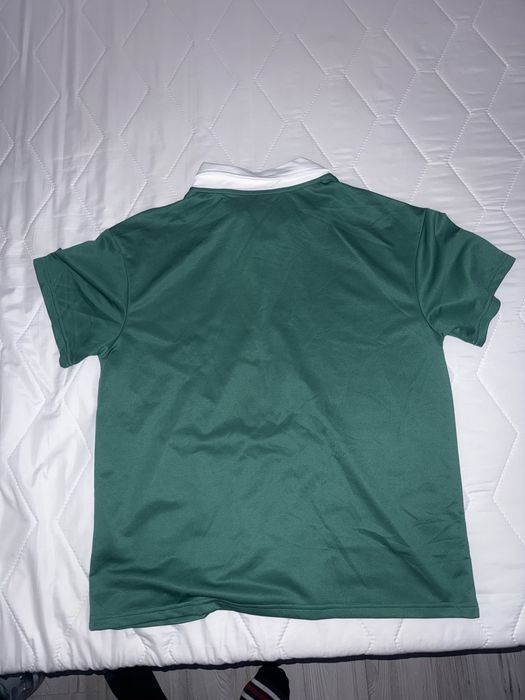 Tricou verde cu design modern