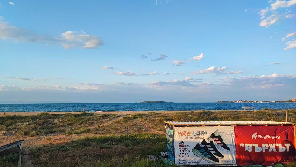 Караванa под наем с изглед „Морска приказка“ – къмпинг Градина Кайт