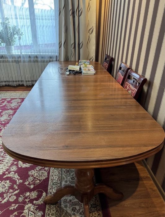 Продается стол, дерево, 4,5 м.