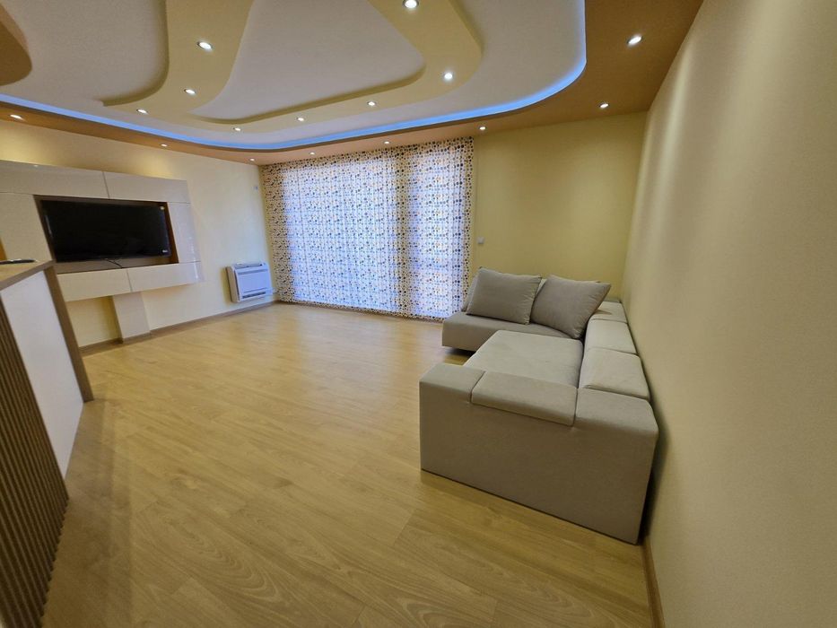 Дава се под наем Тристаен апартамент в Пловдив, Център - 105 кв.м за 613 € - Снимка #3