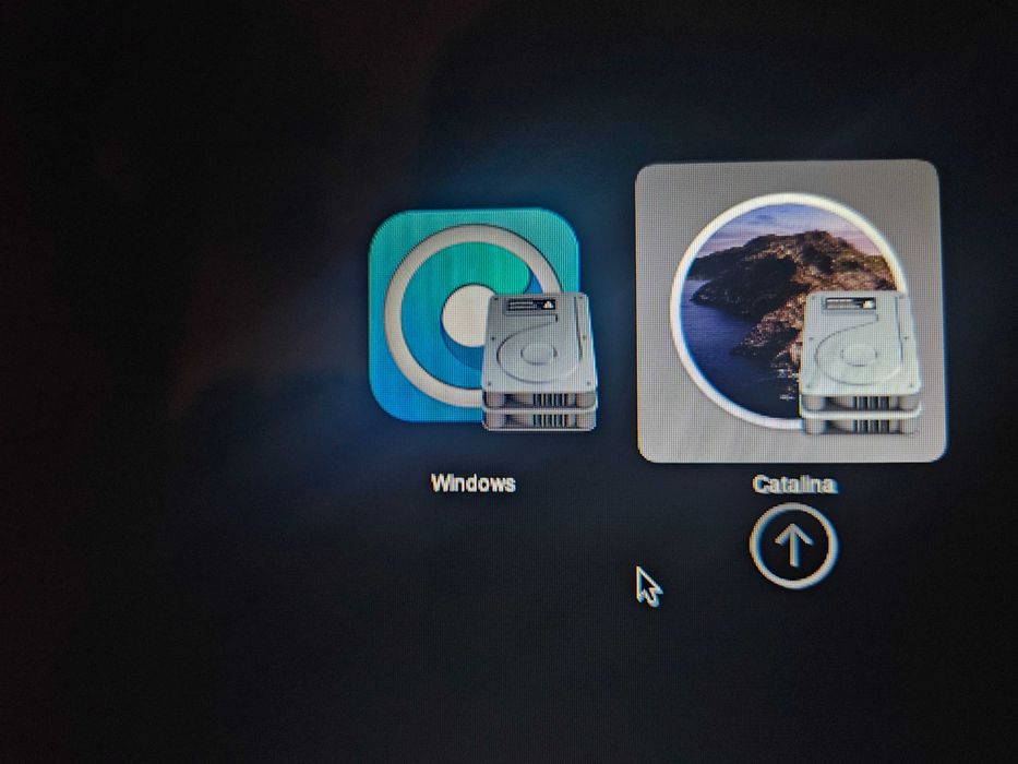 Macbook Pro 13 Core i5 Mac OS и Windows 11, добра батерия