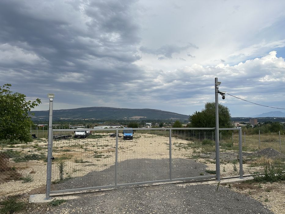 Дава се под наем Парцел в Монтана, Идеален център - 3000 кв.м за 25.5 € - Снимка #1