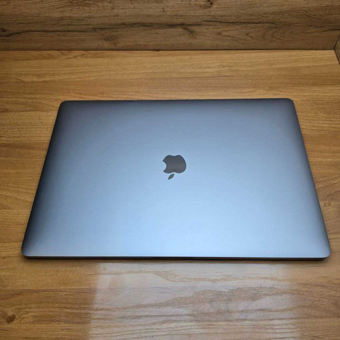 Apple MacBook Pro A1990