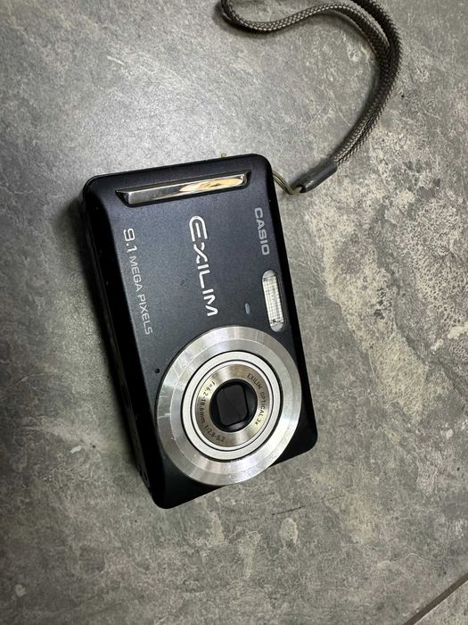 Фотоапарат Casio Exilim EX-S880 - 8 Megapixel, 3-Opt. Zoom