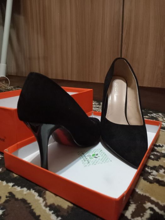 Продам туфли замшевые лодочки на каблуке