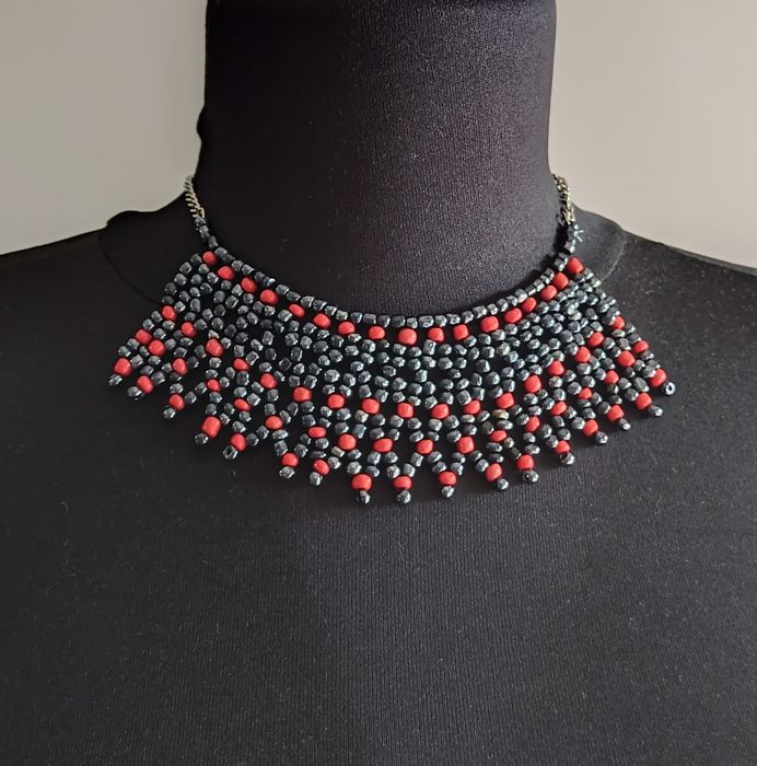 Gulere și coliere din mărgele și coreset