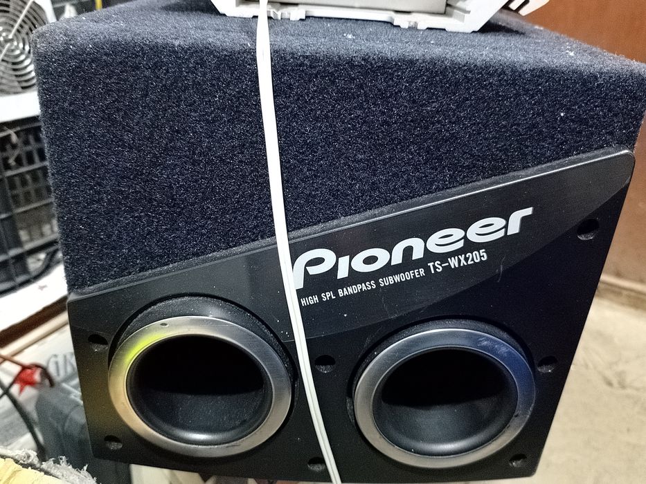 Subwoofer auto Pioneer și amplificator Infinity