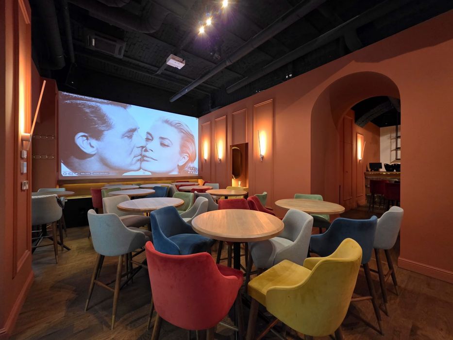 Mese rotunde bistro — blat lemn, picior central metalic | 10 buc