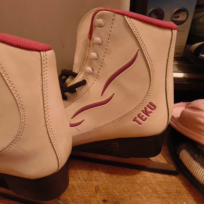 Коньки женские 37