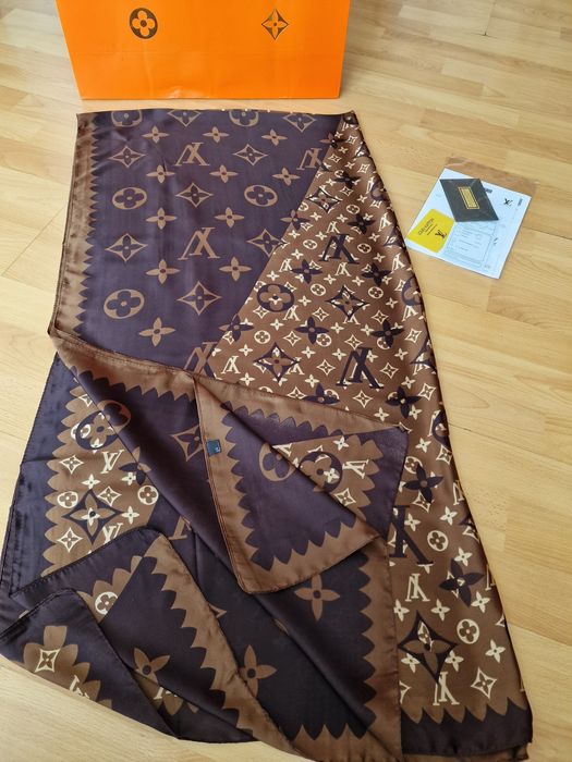 Esarfa matase naturala LV super model, saculet, etichetă