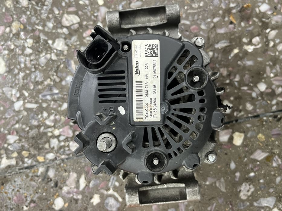 Продам б/у генератор от Весты