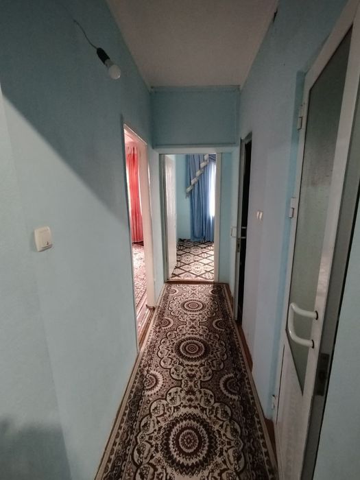 Жиззах шахар Олмазор махалласида жойлашган 3 хонали квартира сотилади