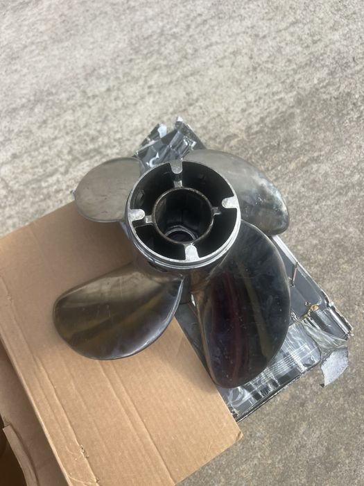 Ляв и десен пропелери Mercury Revolution 4