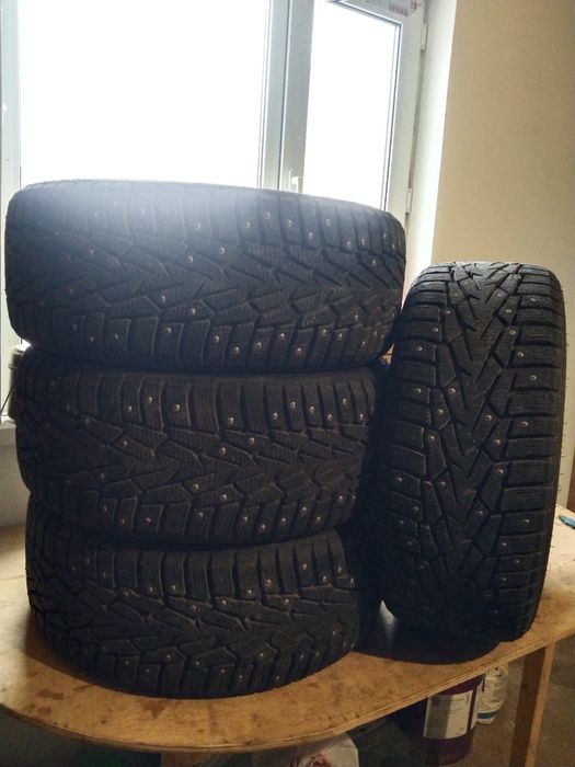 Продам зимние шипованные шины