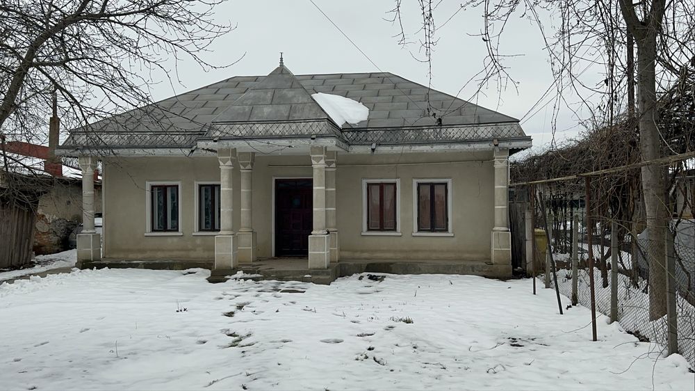 Vând casă zona centrală!