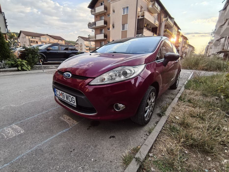 Vând Ford Fiesta