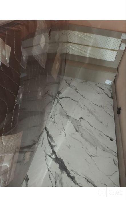 Divan sotiladi srocgno