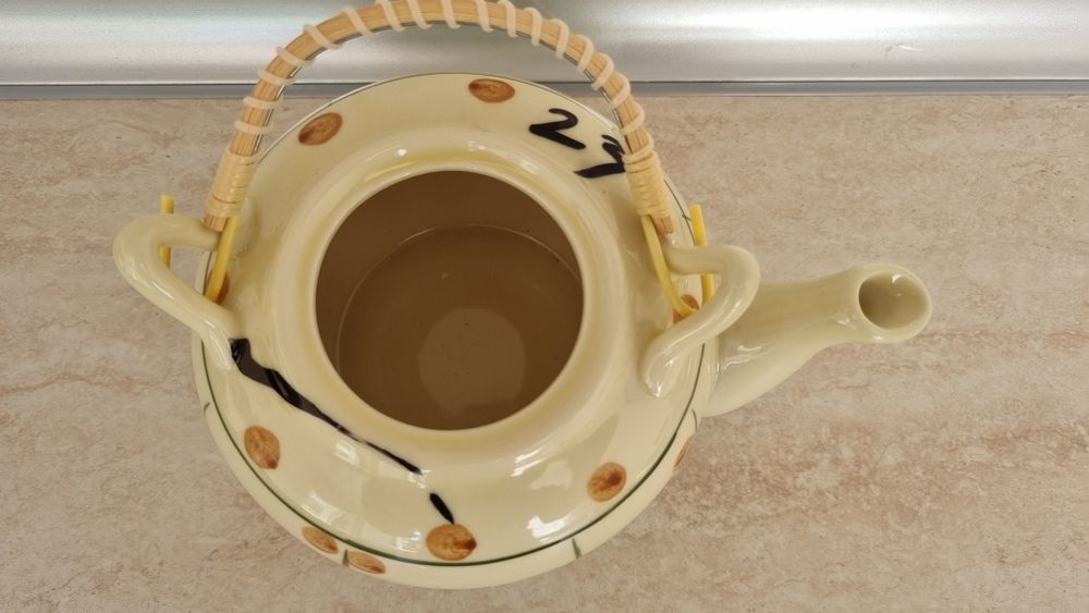 Чаши за чай и чайник