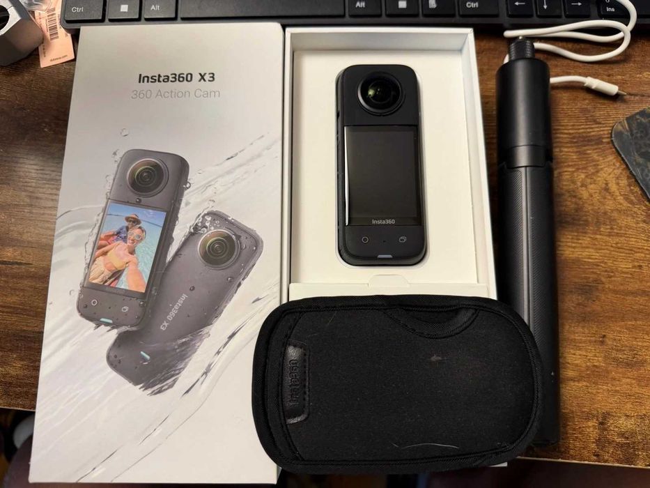 Camera video sport Insta360 X3 5.7K, 360°, Negru + Invisible Selfie Stick