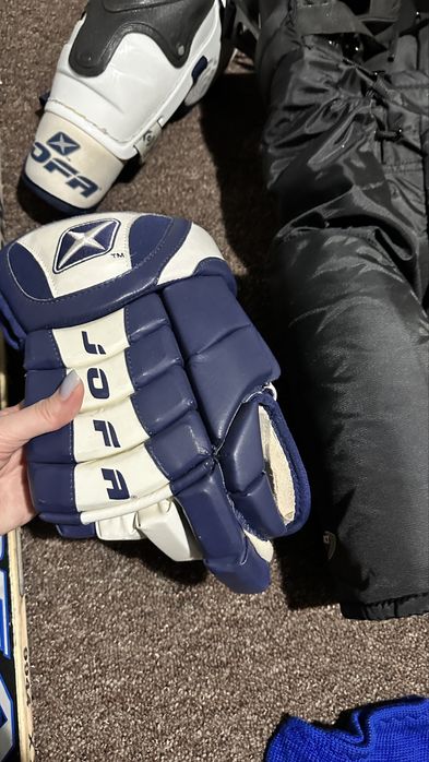 Продам хоккейный костюм