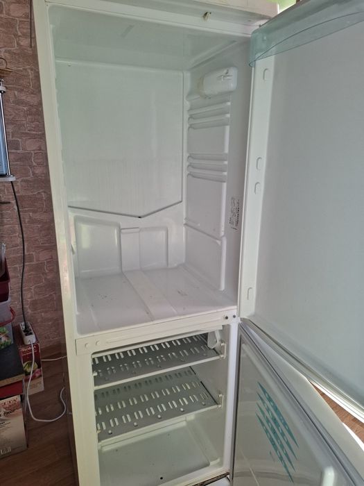 Срочно продам нерабочий  холодильник