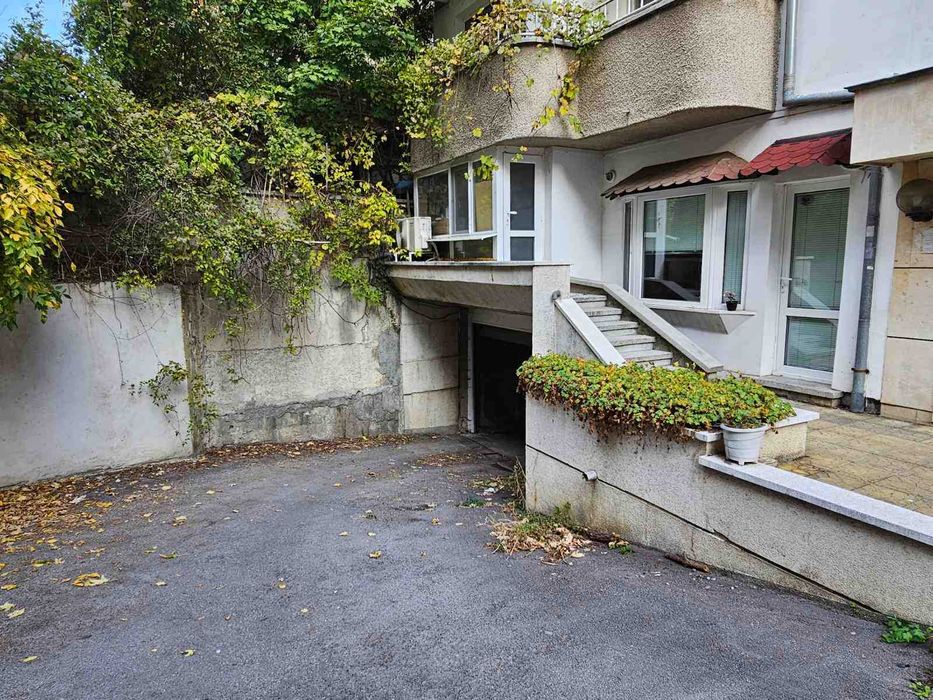 Нощувки - Bright and Cozy Studio w/ Garage near the Center