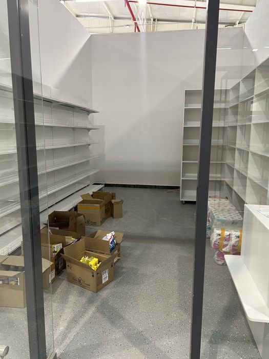 Продается Стелажи в отличном состояний