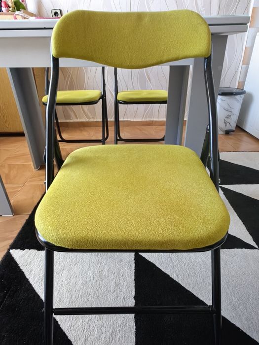 Стъклена разтегателна маса + подарък 4 стола