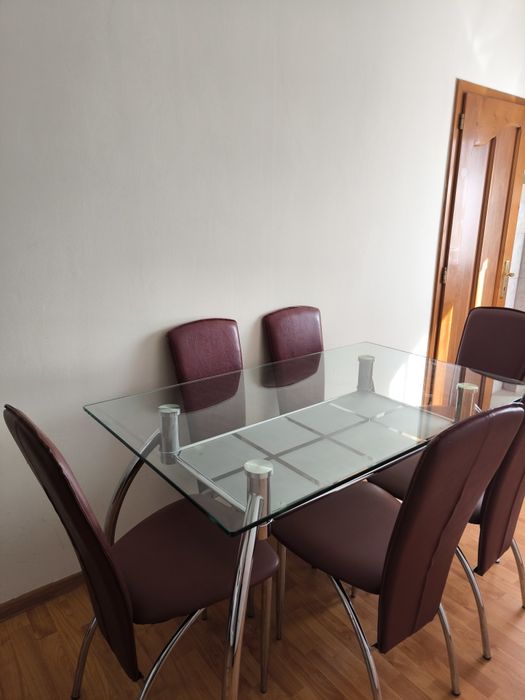 Masa cu blat de sticla