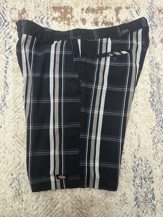 Продам клетчатые шорты Dickies