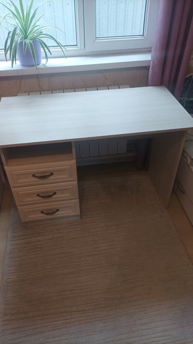 Продам стол офисный