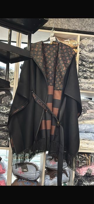 Palton stil capa LV