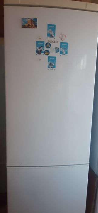 Продается 4-секцион стенка шкаф и диваны кресло старые и