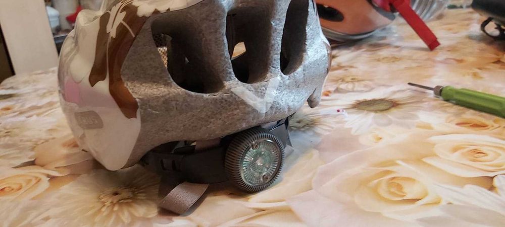 Каски и чантички за велосипед