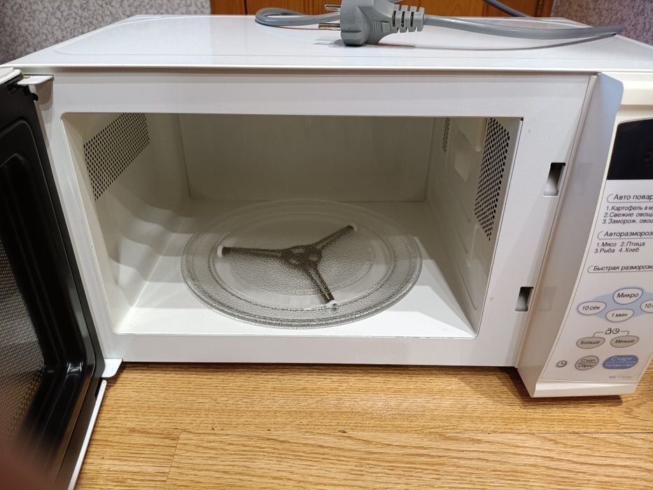 продам микроволновую печь,LG