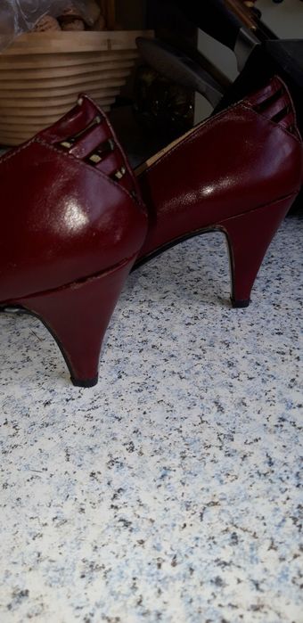 Елегантни обувки естествена кожа  13 лв