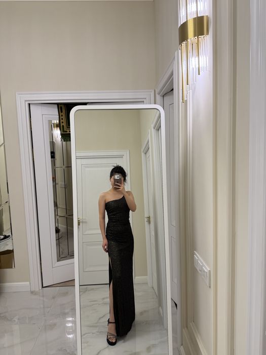 Элегантное чёрное платье размер S.