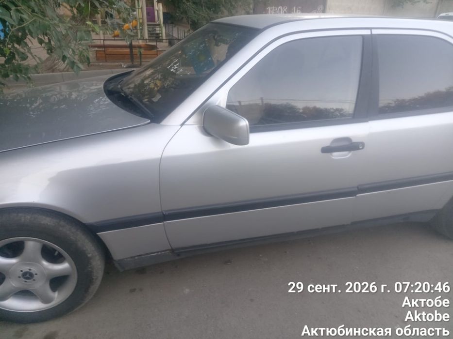 Мерседес  220 обьем 2 дизель 1994