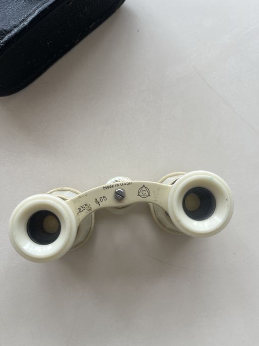 Продам совесткий театральный биноколь