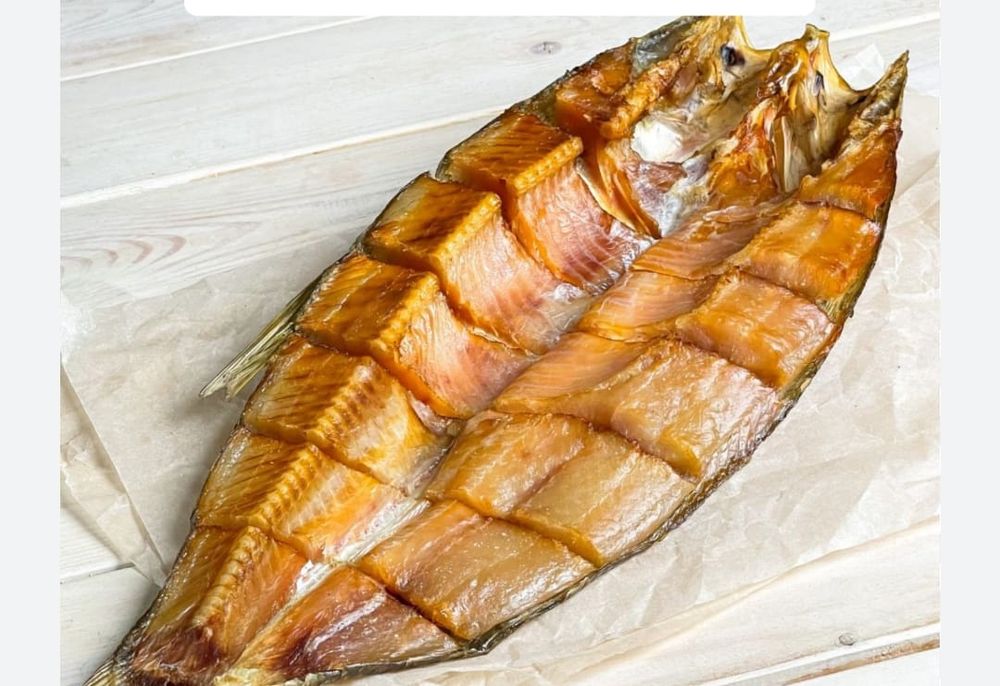 Продается копченая рыба.