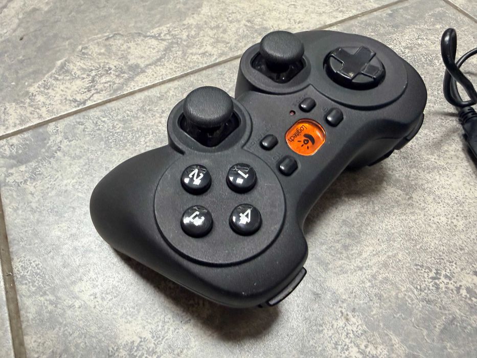 Джойстик Logitech Cordless Rumblepad 2 PC Controller
