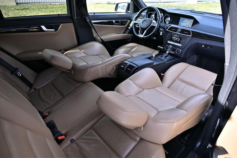 Mercedes C250 205cp - 4matic - AMG Sport   - 7G Tronic - Manufaktur