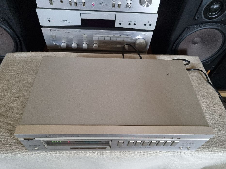 Tuner Hitachi FT-5000. Perfect functional. Impecabil.