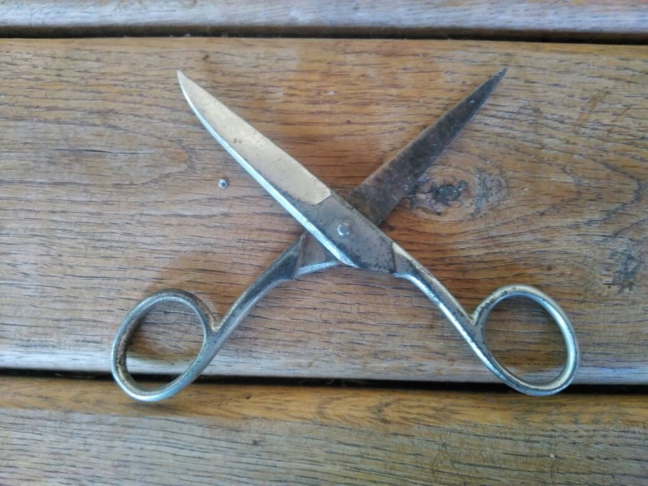 Продавам антикварна Шивашка ножица Солинген Малка