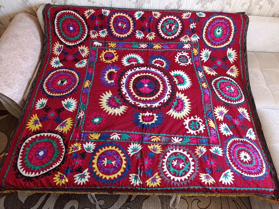 Продам старинное сюзане.