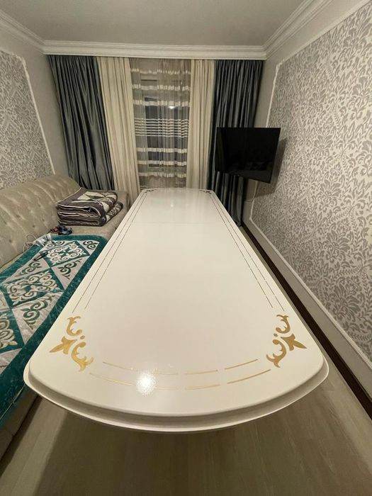 Хороший качественный стол